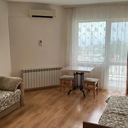 Hotel Hayat Ltd *
