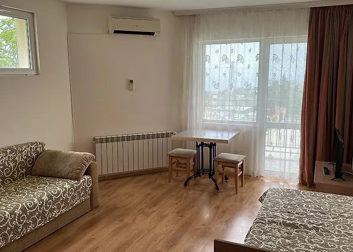 Szálloda Hayat Ltd *